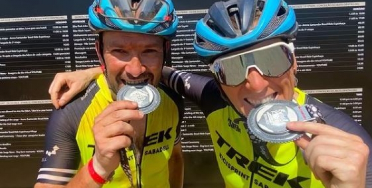 Celebració de la segona plaça en categoria mixta | Sandra Santanyes